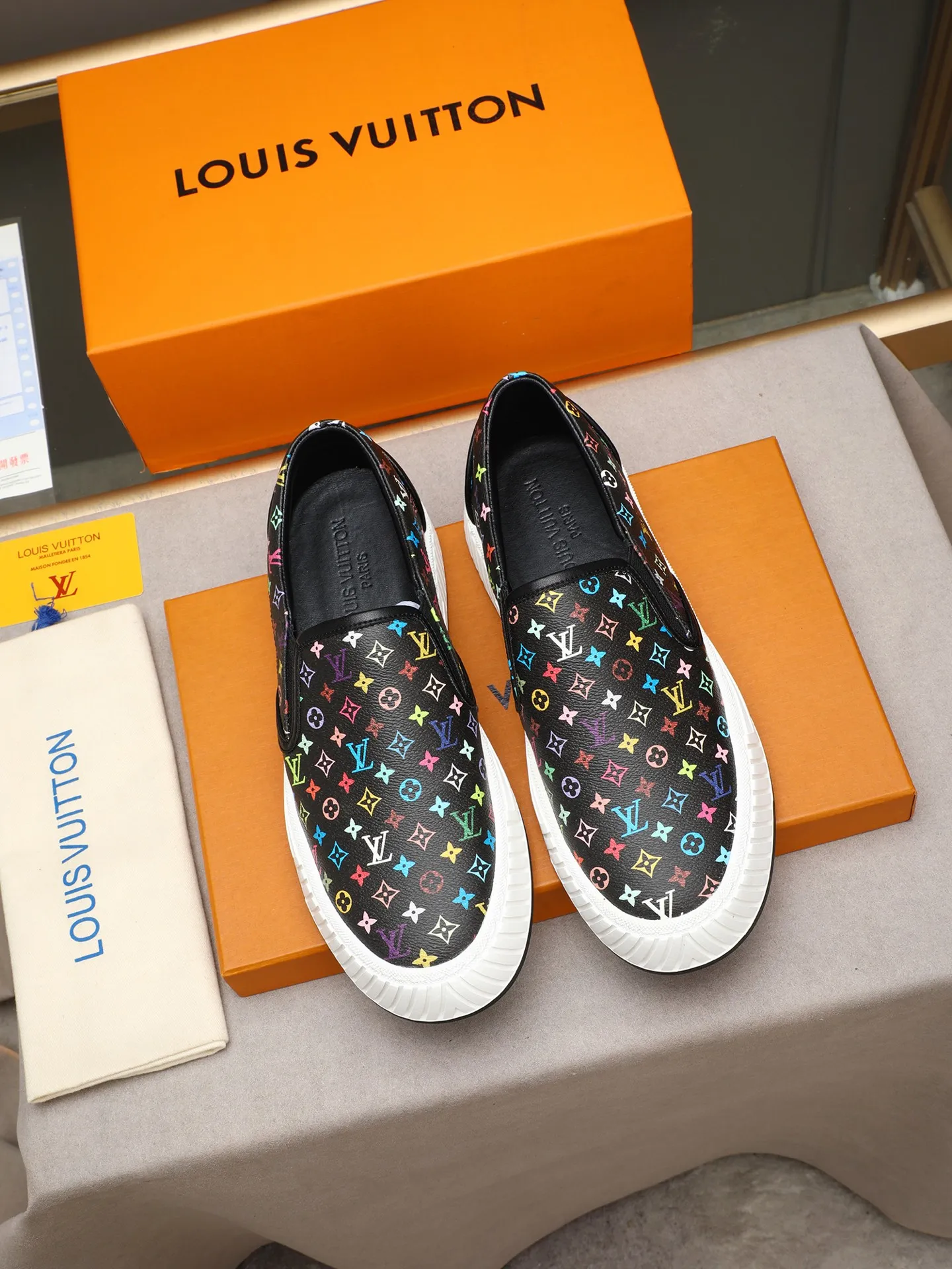 Mainly recommended model 👍👍👍P400 LOUIS VUITTON [Luden Yiwei] - LV upper imported first-layer cowhide combined with LV classic materials 🇩🇪 imported leather lining ➕ non-slip and wear-resistant outsole. Every man's identity is reflected in his elegant and stable upper shoes🚶🏻🚶🏻📯 No matter the wind or rain, the shoe last remains unchanged and can stand the test of time🔍️. ——Code number: 38-44 (45 can be customized)